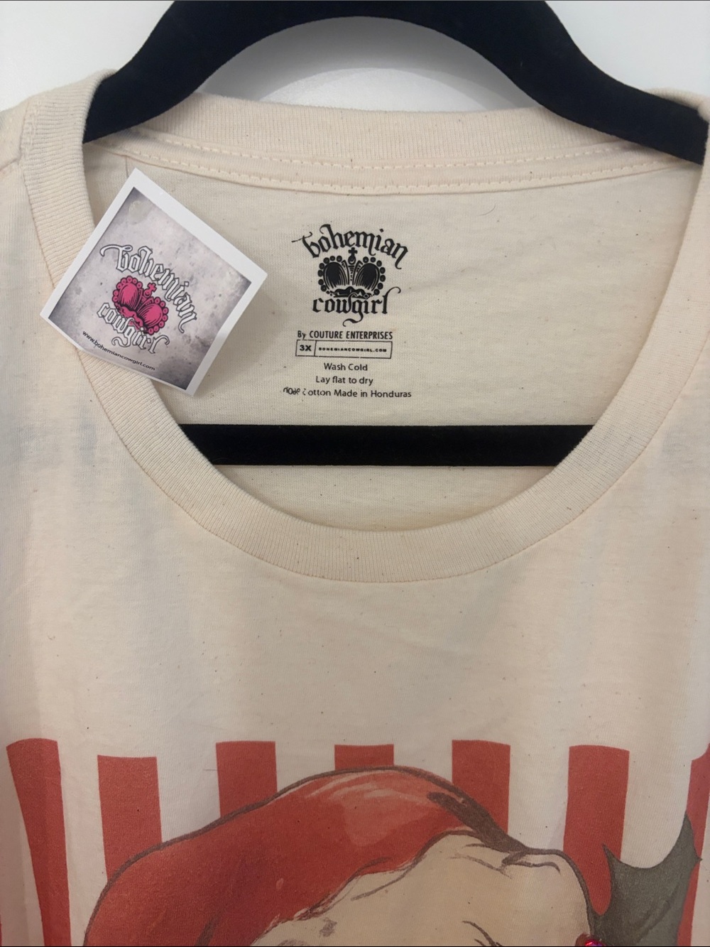 NWT Cream Santa Graphic Short Sleeve Tee - Picture 2 of 4